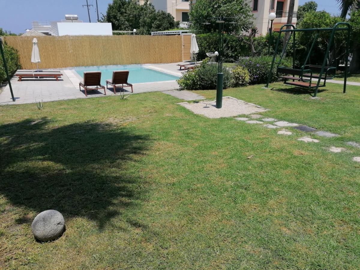 Endless Summer Pool Flat * Ixia (Rhodes)